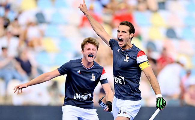 sponsoring et mécénat aushopping V2 et victor lockwood hockey sur gazon