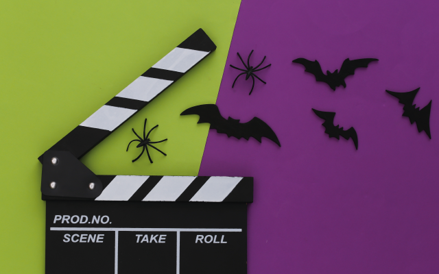 Ateliers autour du cinéma pour Halloween à V2 : création d'un clap, création d'un oscar