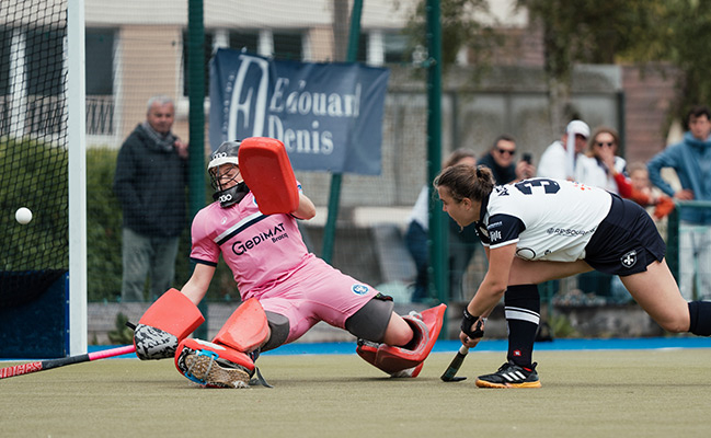 Aushopping V2 soutient l'athlète de hockey sur gazon : Sixtine Aélion