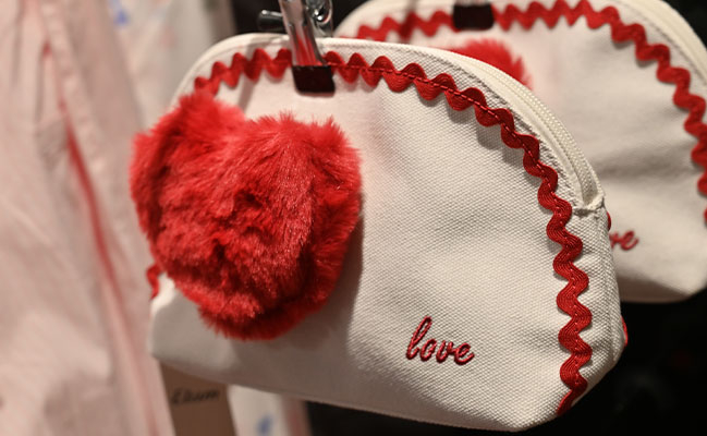 trousse de toilette etam saint valentin centre aushopping v2